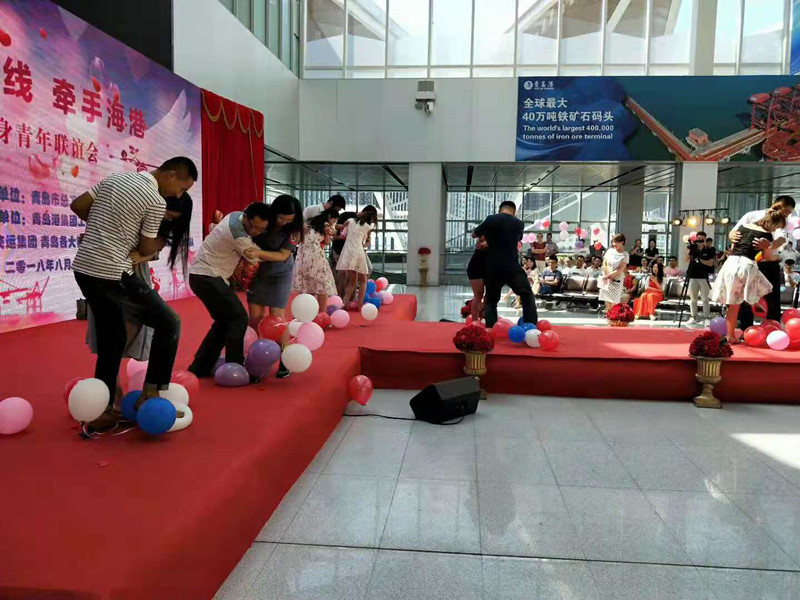 參加青島市總工會(huì)舉辦的大型相親活動(dòng)